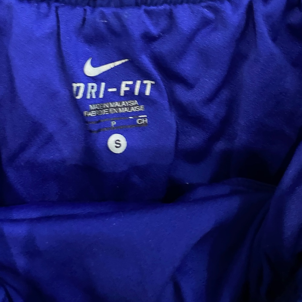 Nike small - Picture 2 of 3